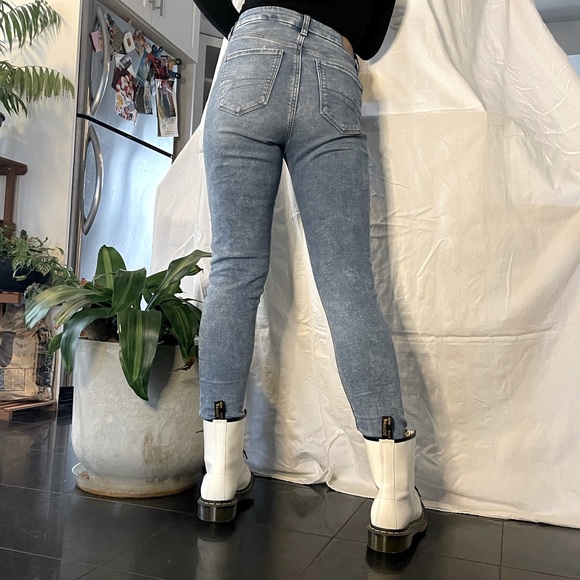 American Eagle distressed high waisted skinny jeans - comfy like jeggings - Picture 2 of 5